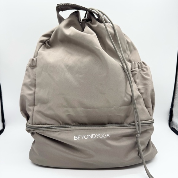 BEYOND YOGA Convertible Cinch Top Gym Bag In Birch Taupe Large Minimalist Travel main image 15
